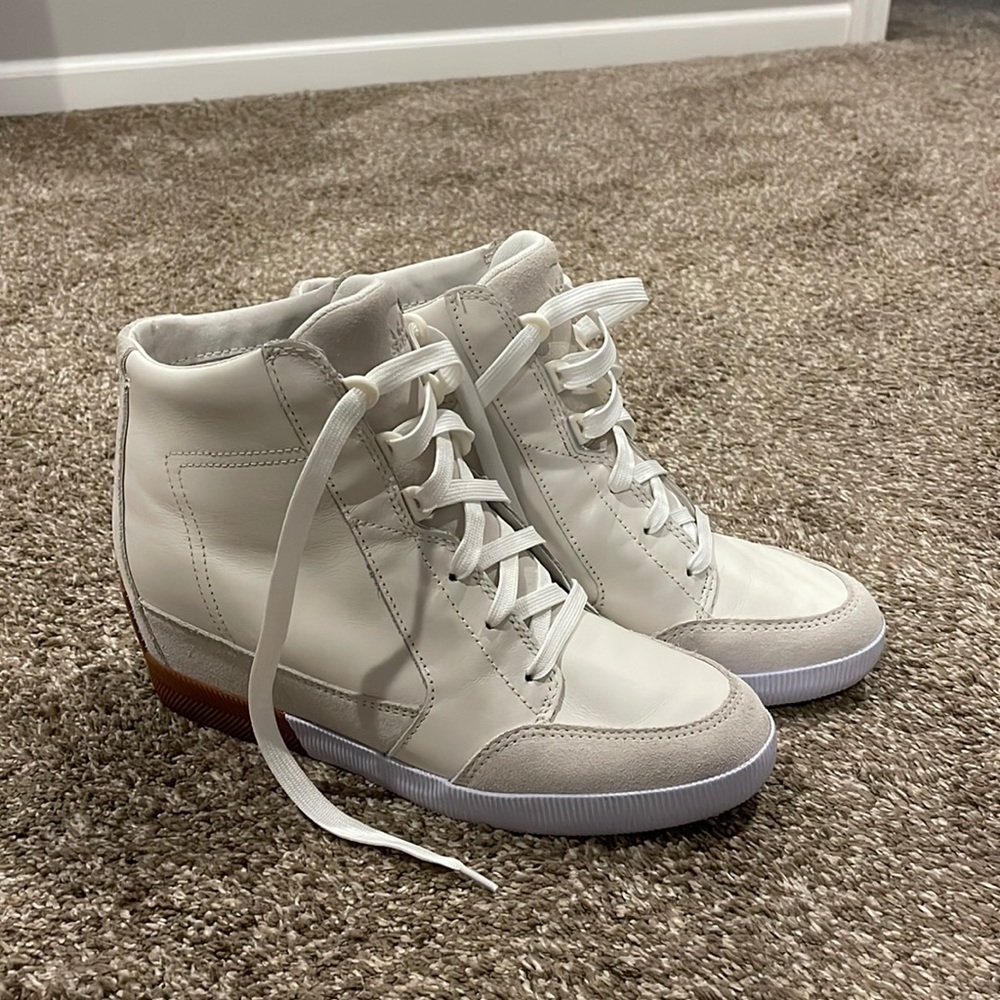 Like new! Sorel Out N About Wedge Sneakers